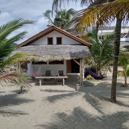 Beach Front Bungalows At The Coconut Каноа Екстер'єр фото