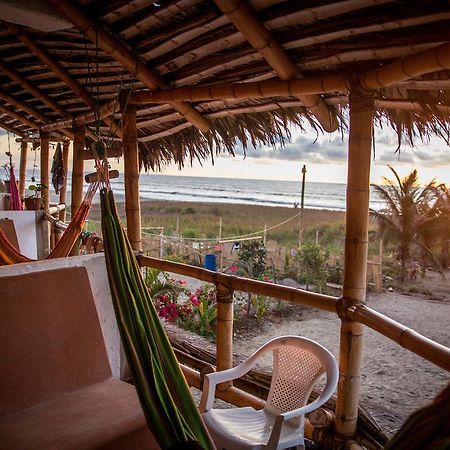 Beach Front Bungalows At The Coconut Каноа Екстер'єр фото