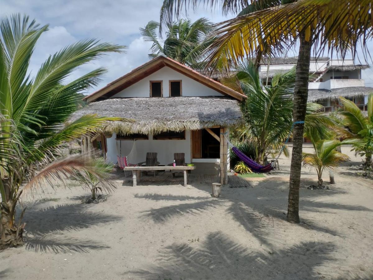 Beach Front Bungalows At The Coconut Каноа Екстер'єр фото
