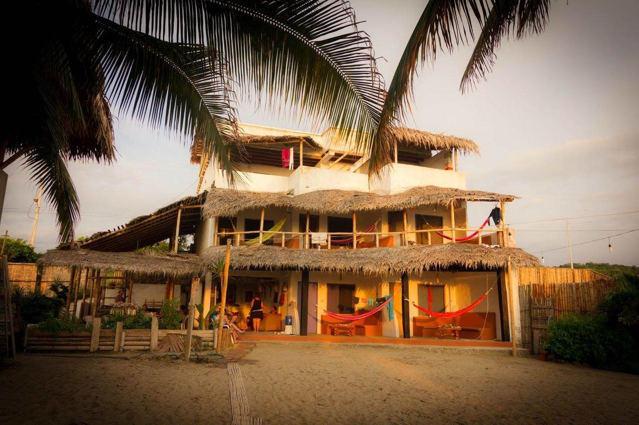 Beach Front Bungalows At The Coconut Каноа Екстер'єр фото