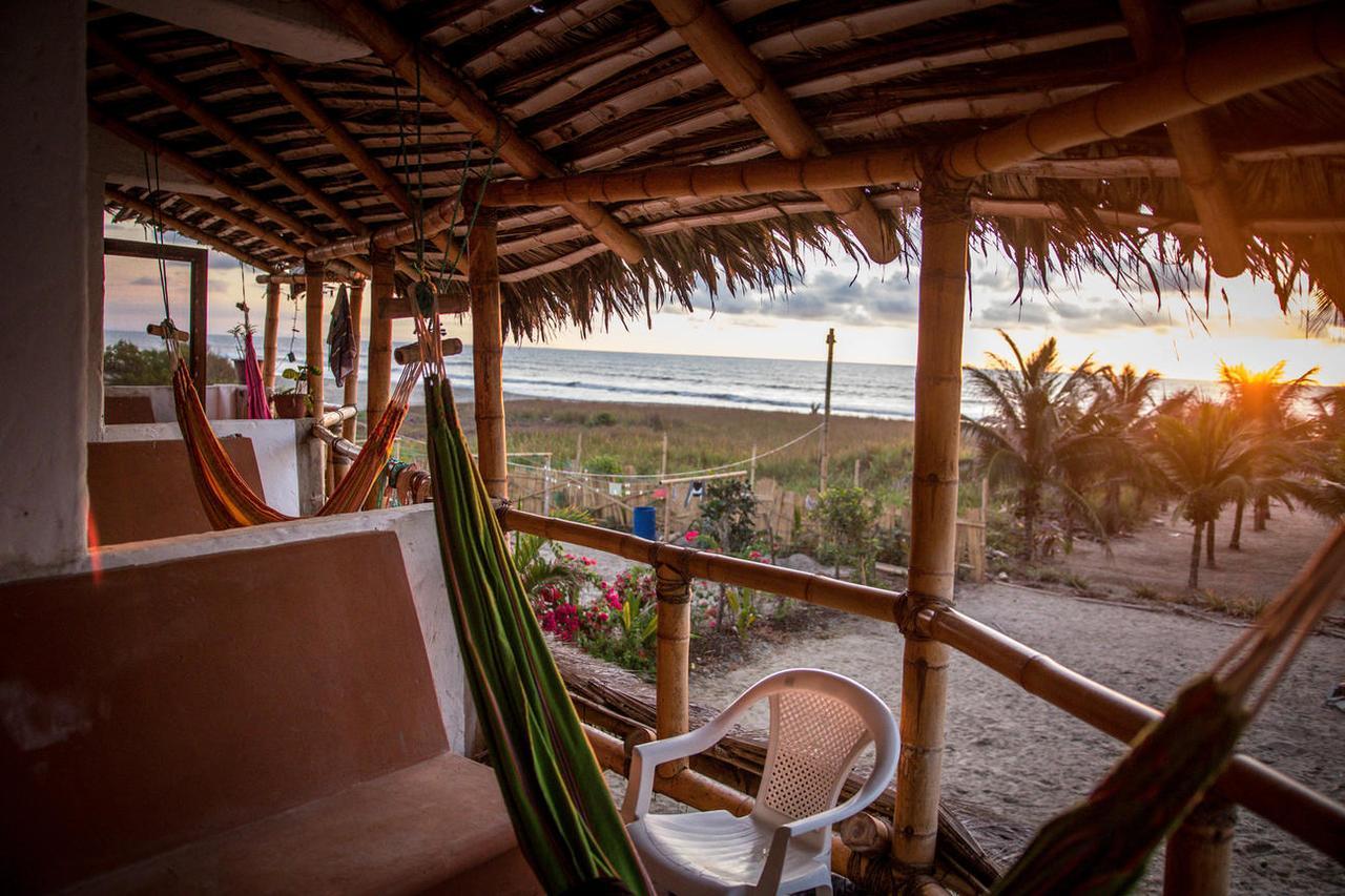 Beach Front Bungalows At The Coconut Каноа Екстер'єр фото